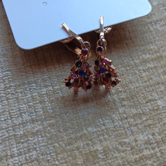 Gold Tone Clip On Christmas Tree Earrings - Picture 7 of 9